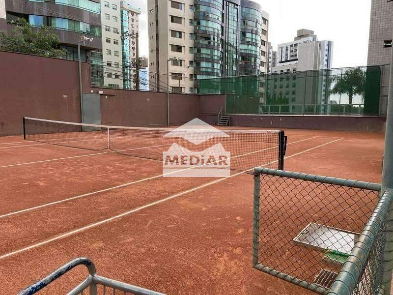 Apartamento à venda com 4 quartos, 230m² - Foto 1