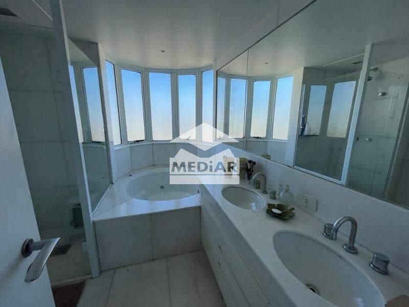 Apartamento à venda com 4 quartos, 230m² - Foto 3