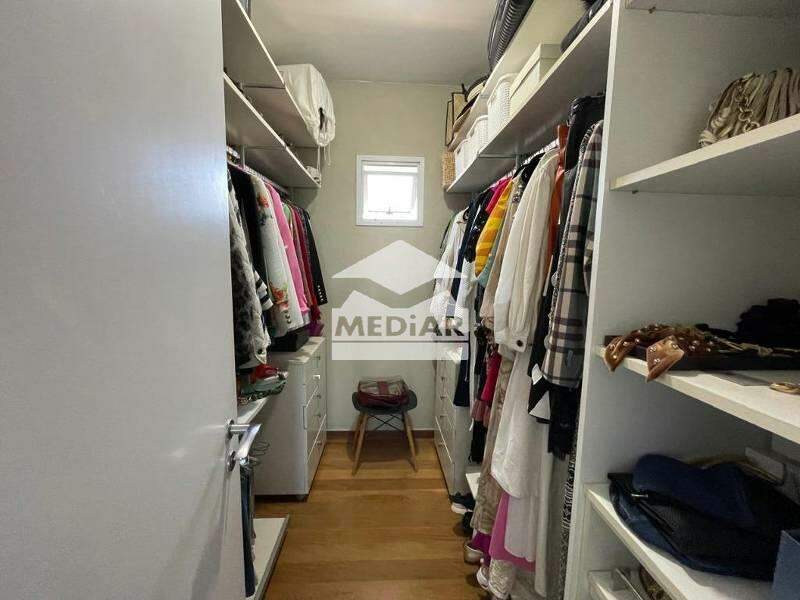 Apartamento à venda com 4 quartos, 230m² - Foto 9