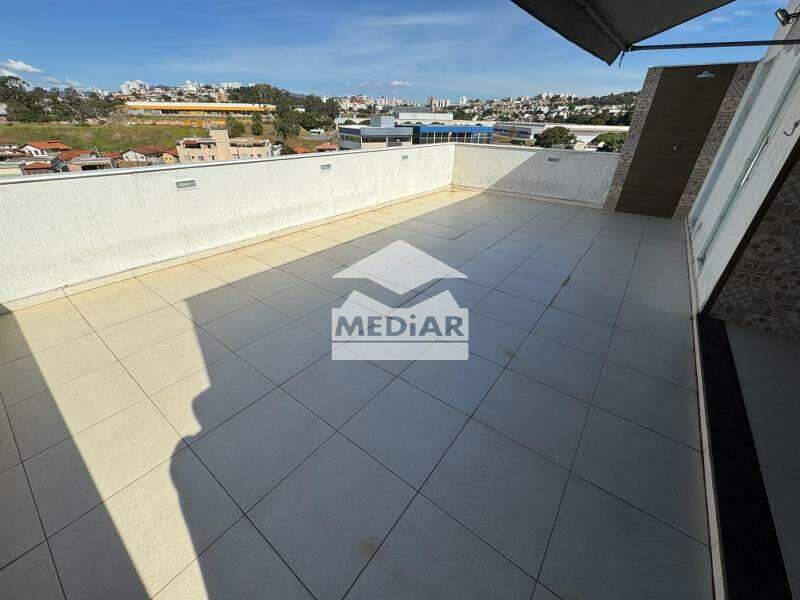 Cobertura à venda com 4 quartos, 220m² - Foto 1