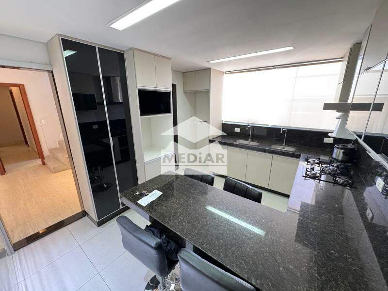 Cobertura à venda com 4 quartos, 220m² - Foto 4
