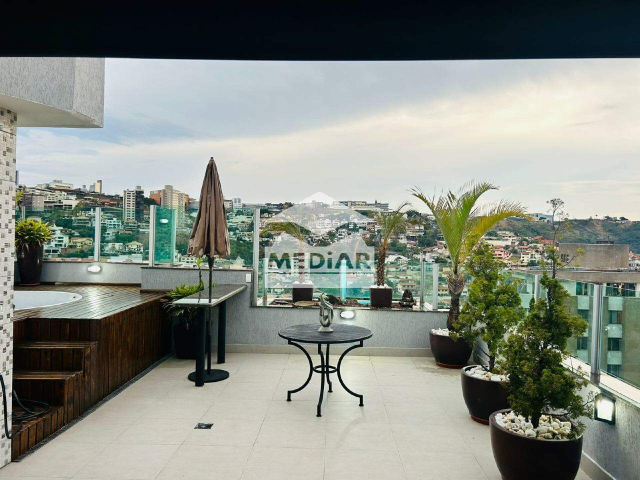 Cobertura à venda com 3 quartos, 250m² - Foto 1