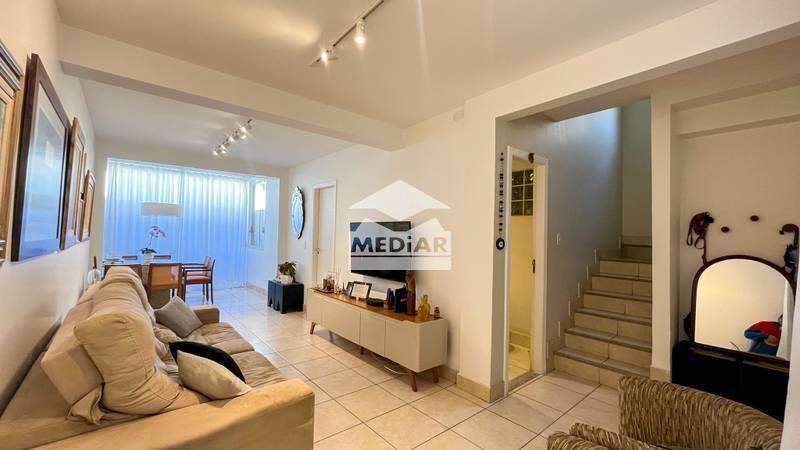 Casa à venda com 3 quartos, 110m² - Foto 2