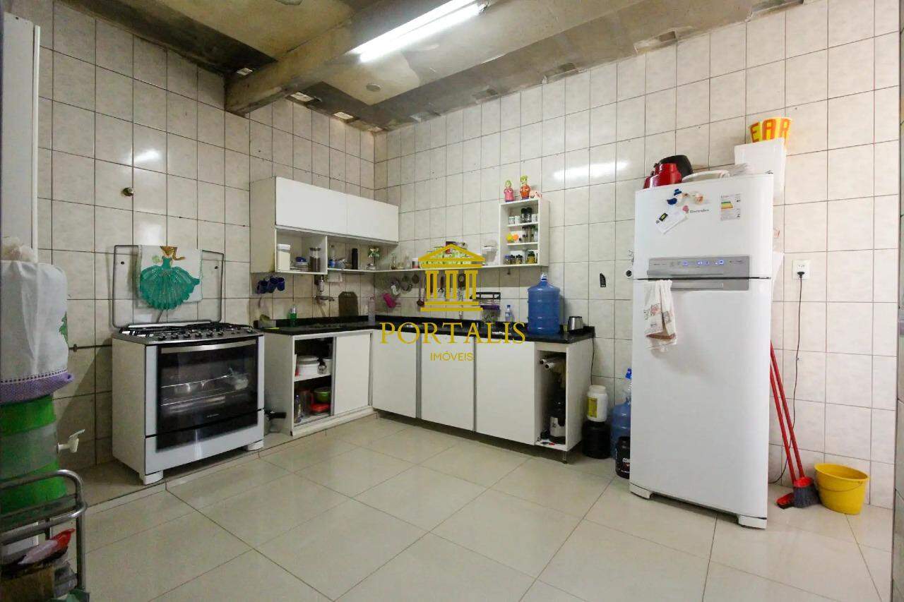 Casa à venda com 6 quartos, 280m² - Foto 18
