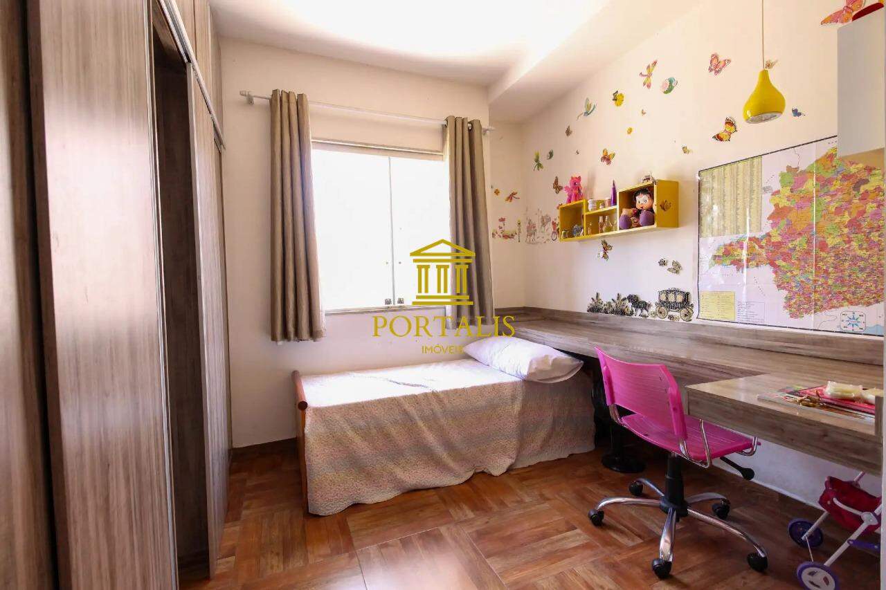 Casa à venda com 6 quartos, 280m² - Foto 21