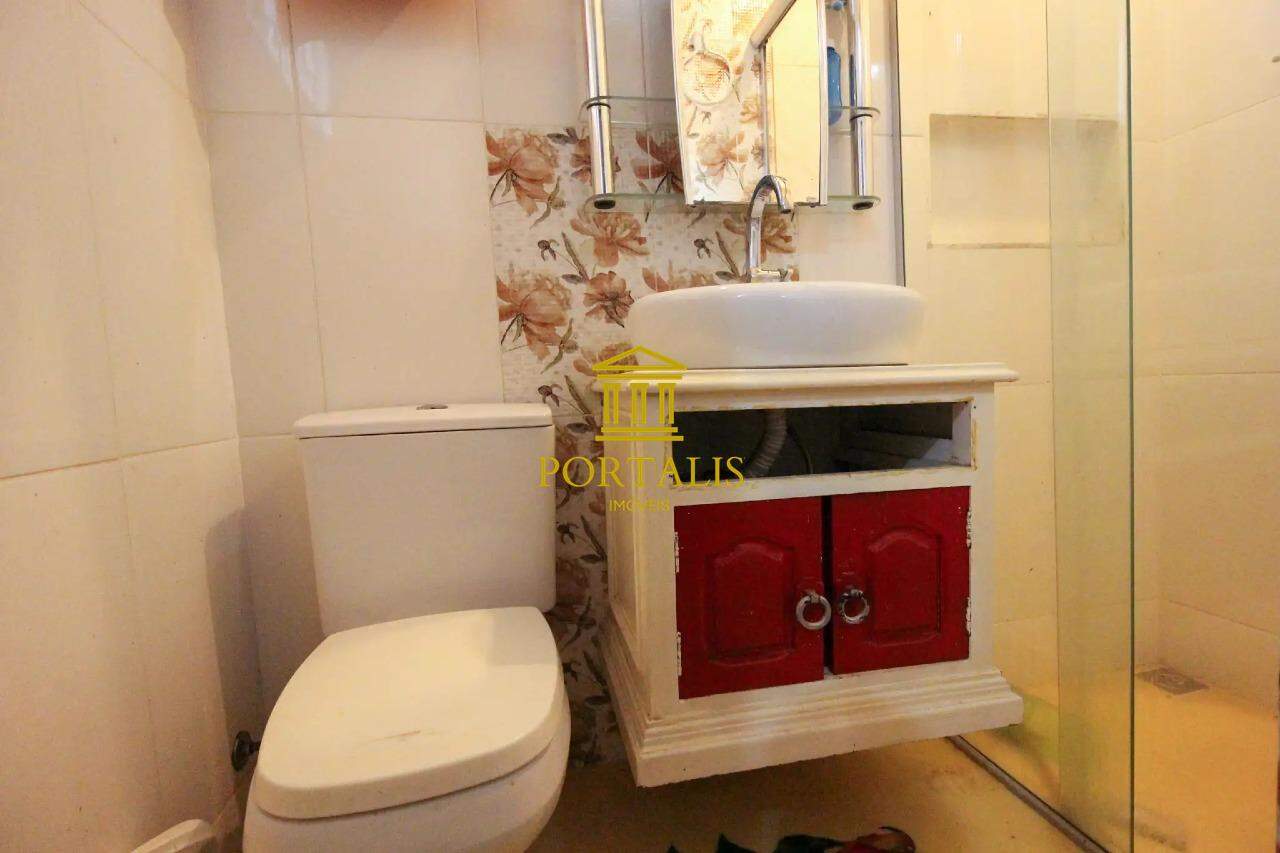 Casa à venda com 6 quartos, 280m² - Foto 11