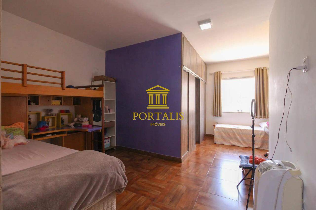 Casa à venda com 6 quartos, 280m² - Foto 23