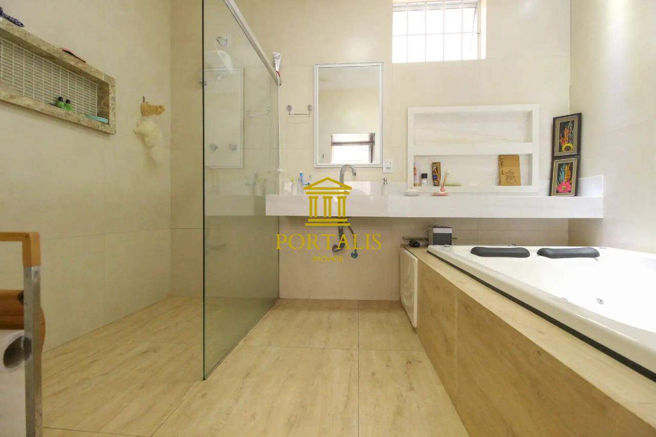 Casa à venda com 6 quartos, 280m² - Foto 24