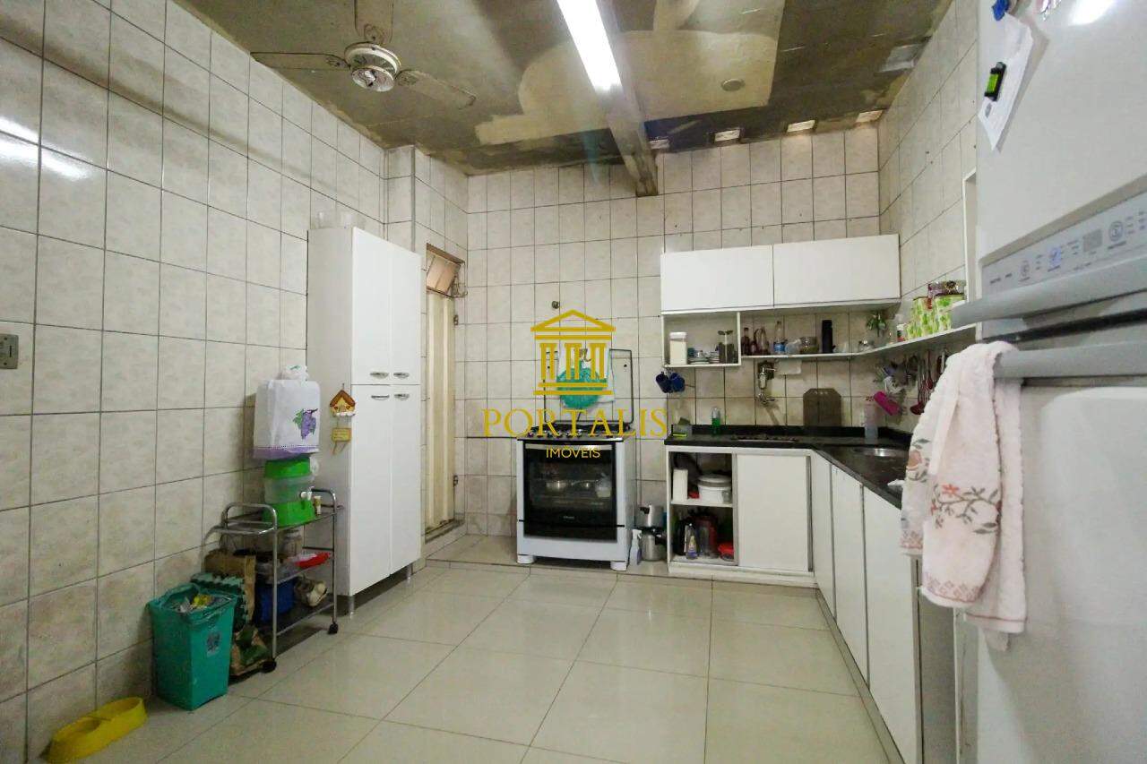 Casa à venda com 6 quartos, 280m² - Foto 19