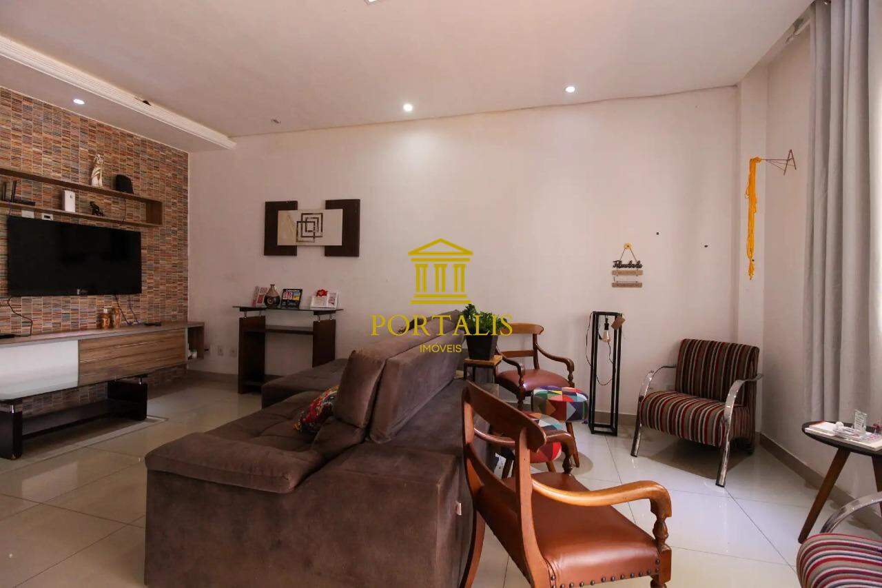 Casa à venda com 6 quartos, 280m² - Foto 6