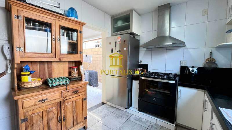 Casa à venda com 4 quartos, 110m² - Foto 12