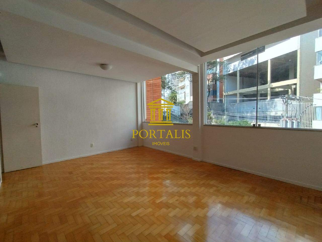 Apartamento para alugar com 3 quartos, 90m² - Foto 2