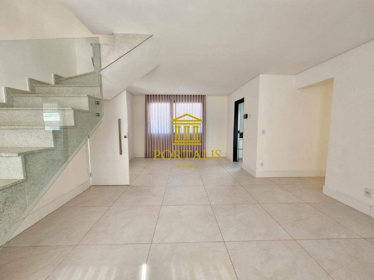 Cobertura, 3 quartos, 220 m² - Foto 2