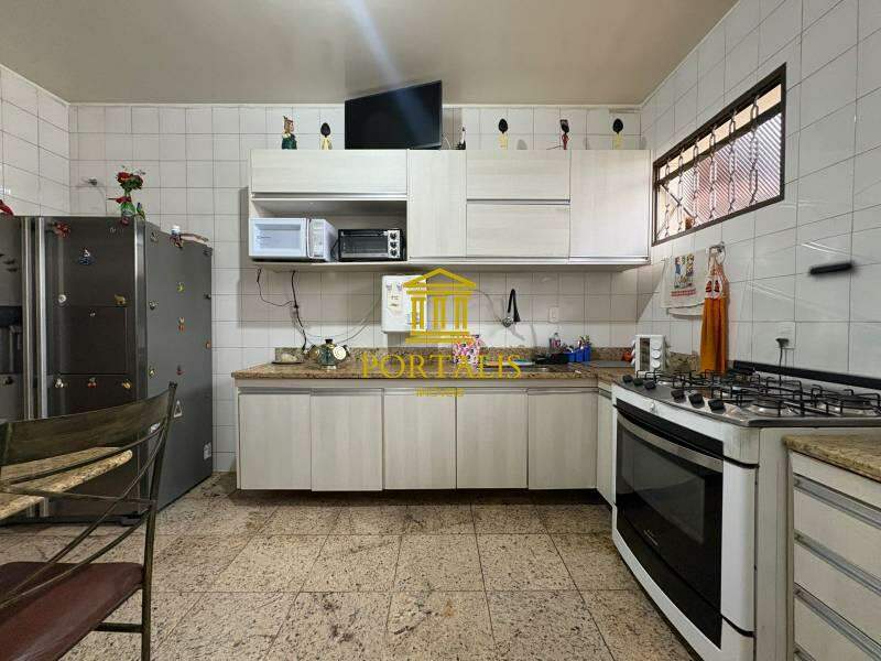 Casa, 3 quartos, 268 m² - Foto 5