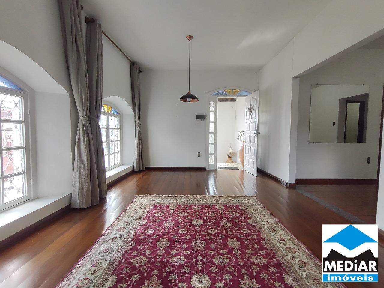 Casa, 5 quartos, 260 m² - Foto 1