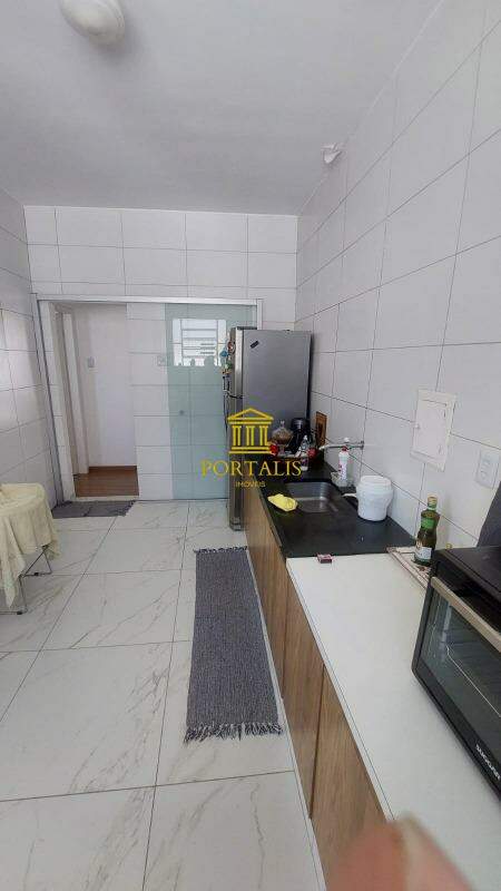Casa, 6 quartos, 105 m² - Foto 2