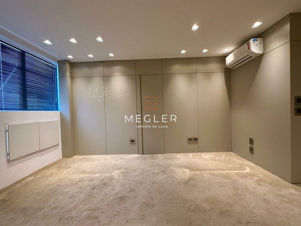 Sala à venda no Vila da Serra: 