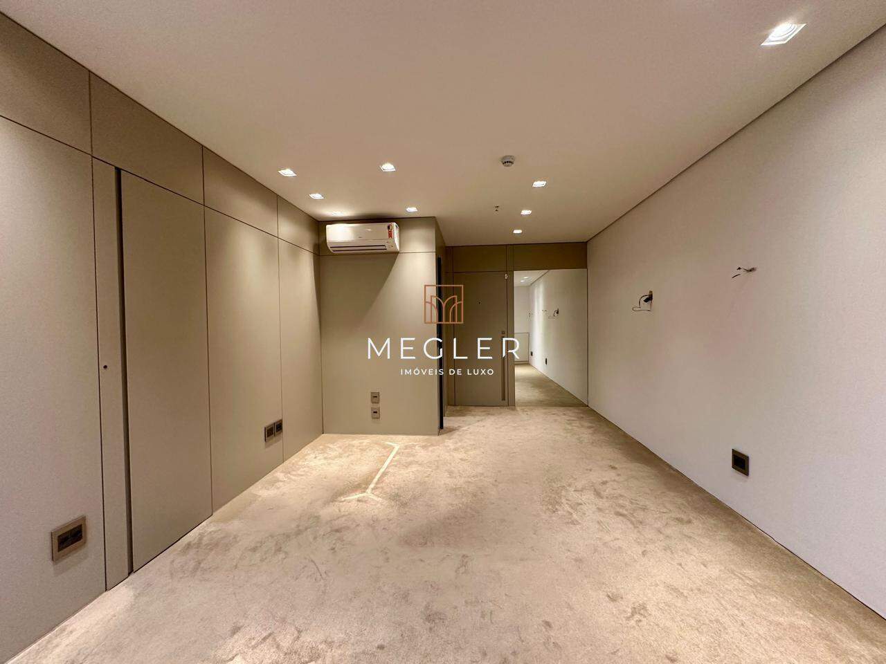 Sala à venda no Vila da Serra: 