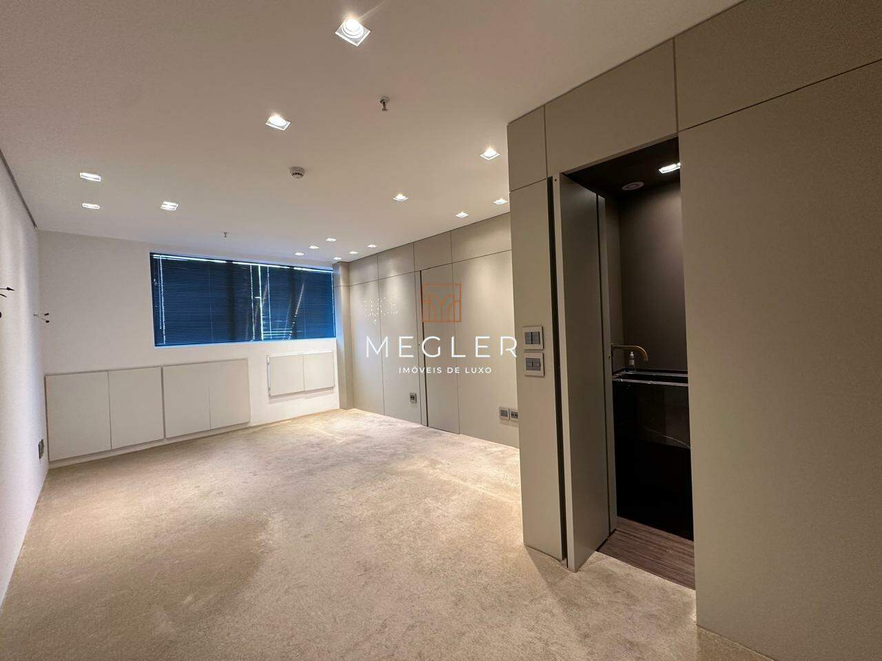 Sala à venda no Vila da Serra: 