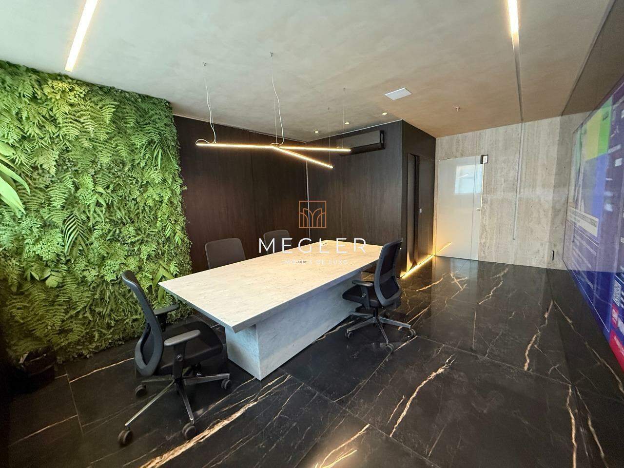 Sala à venda no Vila da Serra: 