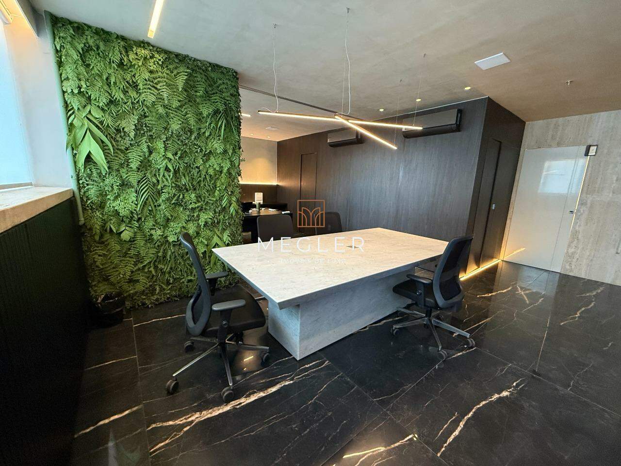 Sala à venda no Vila da Serra: 
