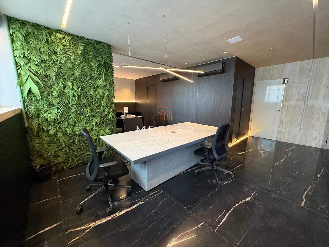 Sala à venda no Vila da Serra: 