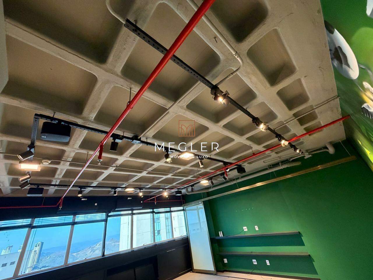 Sala à venda no Vila da Serra: 