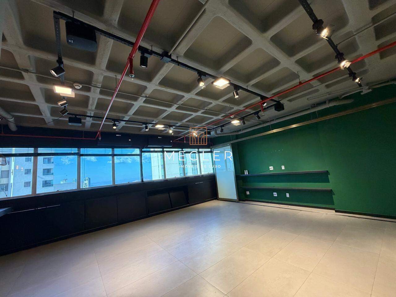 Sala à venda no Vila da Serra: 