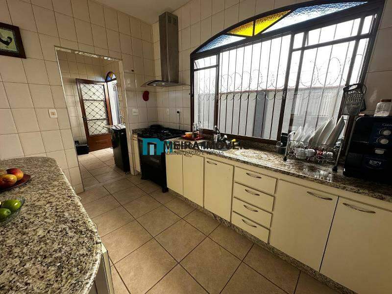 Casa, 5 quartos, 170 m² - Foto 2