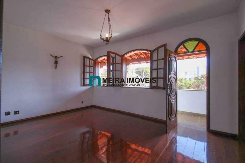 Casa, 4 quartos, 308 m² - Foto 1