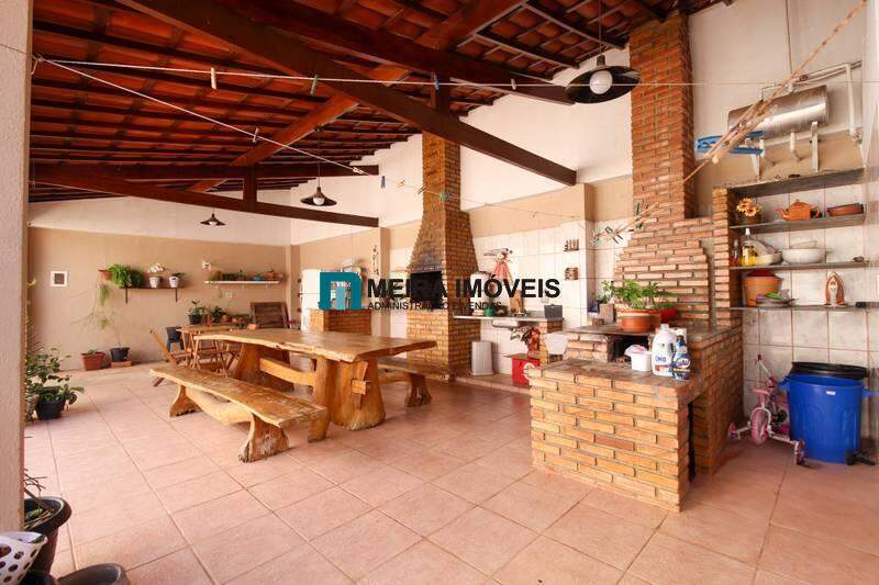 Casa, 5 quartos, 260 m² - Foto 1