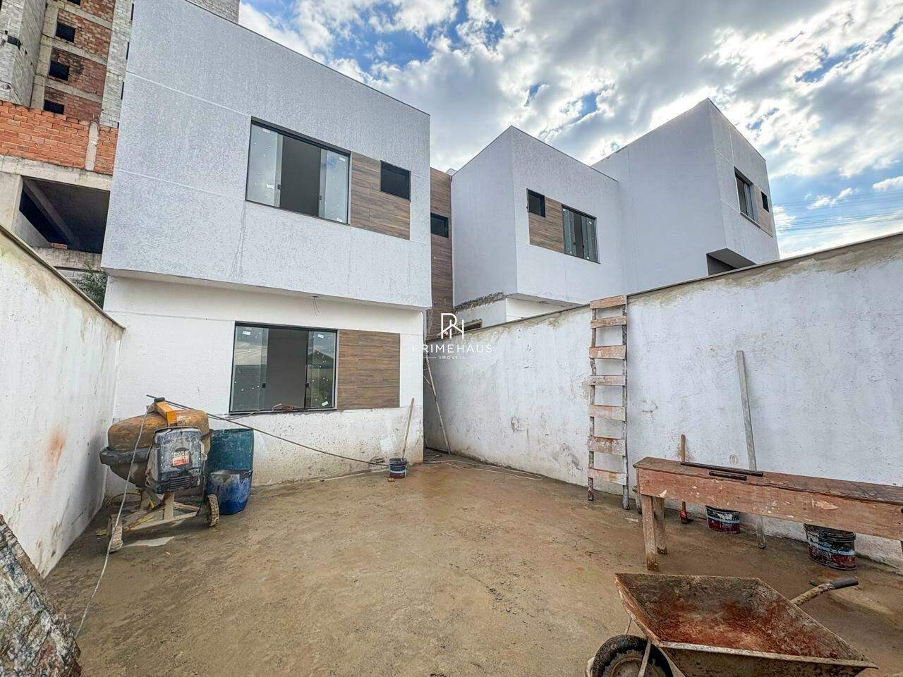 Casa geminada à venda no Manacás: 