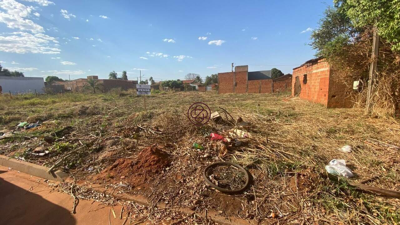 Terreno à venda no Jardim Vila Verde: 