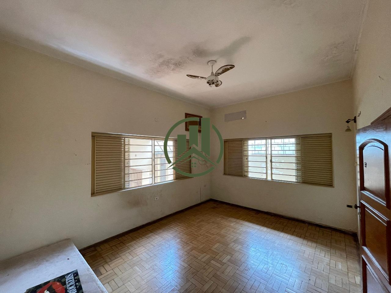 Casa à venda no Centro: 