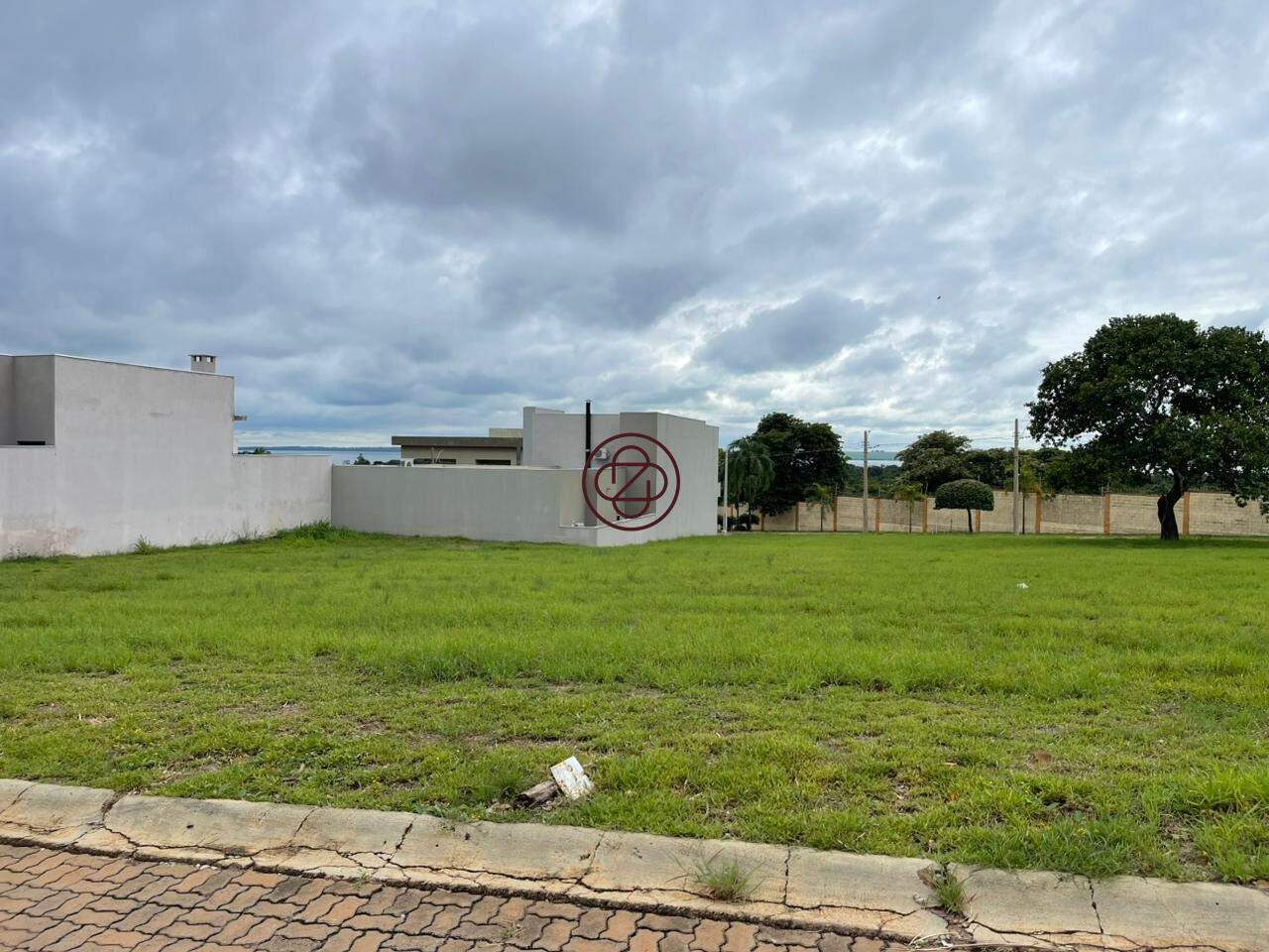 Terreno à venda no Village do Lago: 