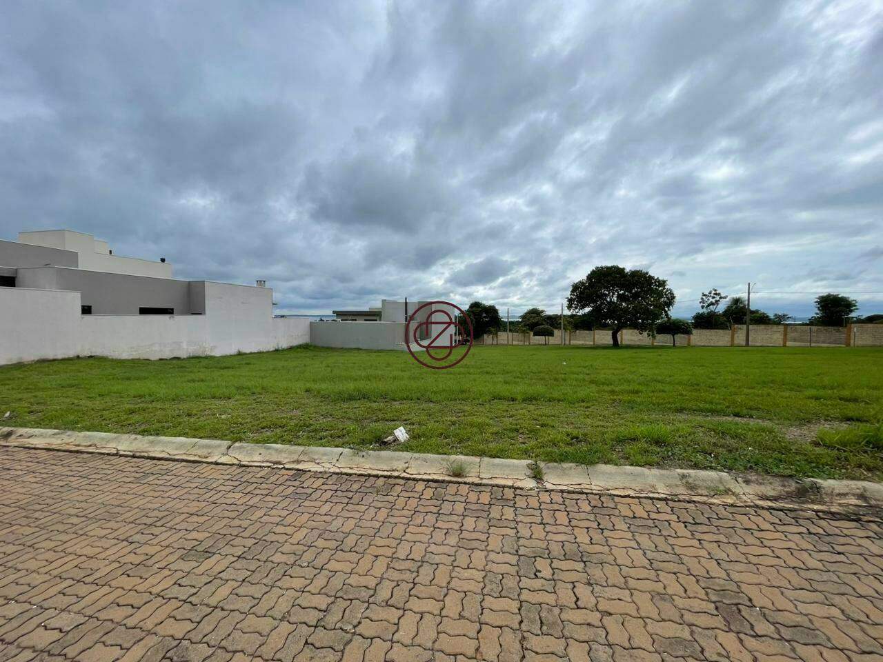 Terreno à venda no Village do Lago: 