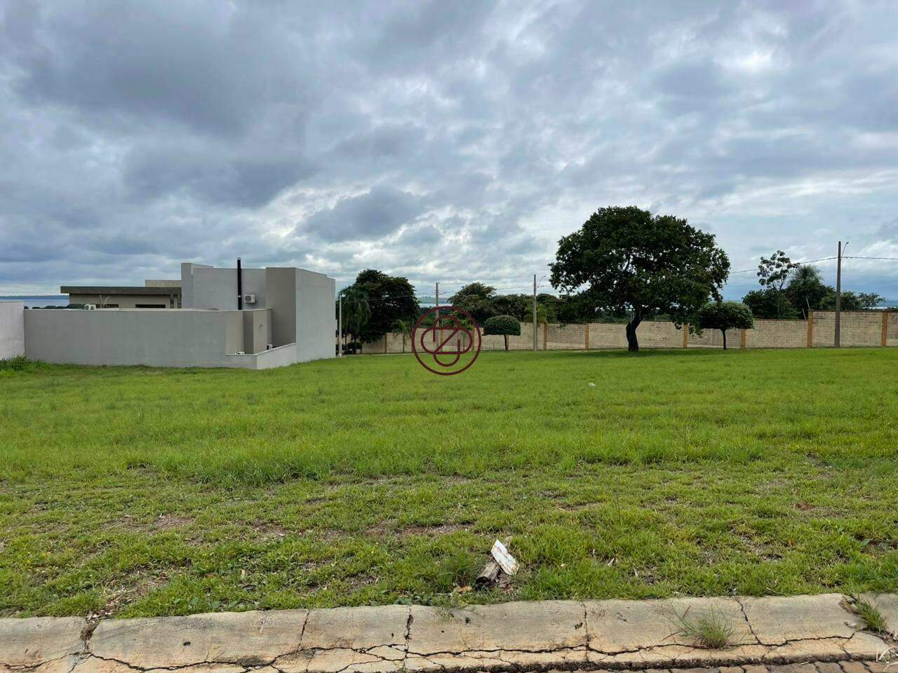 Terreno à venda no Village do Lago: 