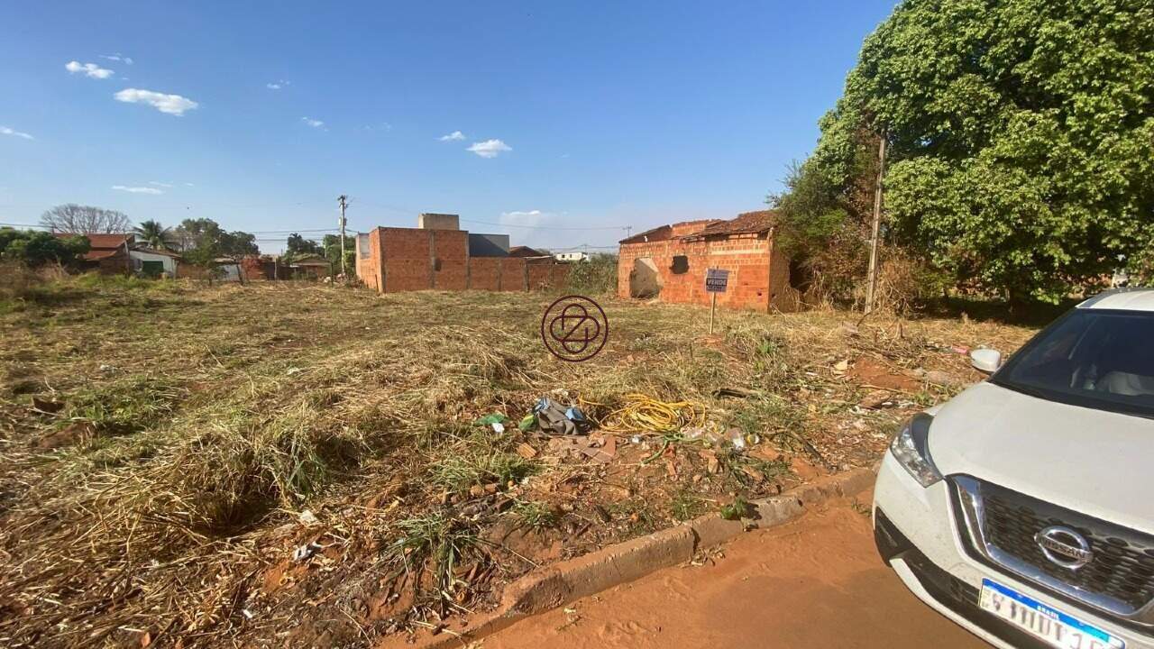 Terreno à venda no Jardim Vila Verde: 