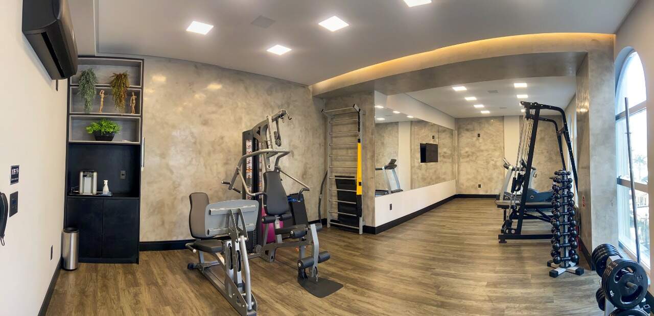 Apartamento à venda no Meia Praia: Academia 