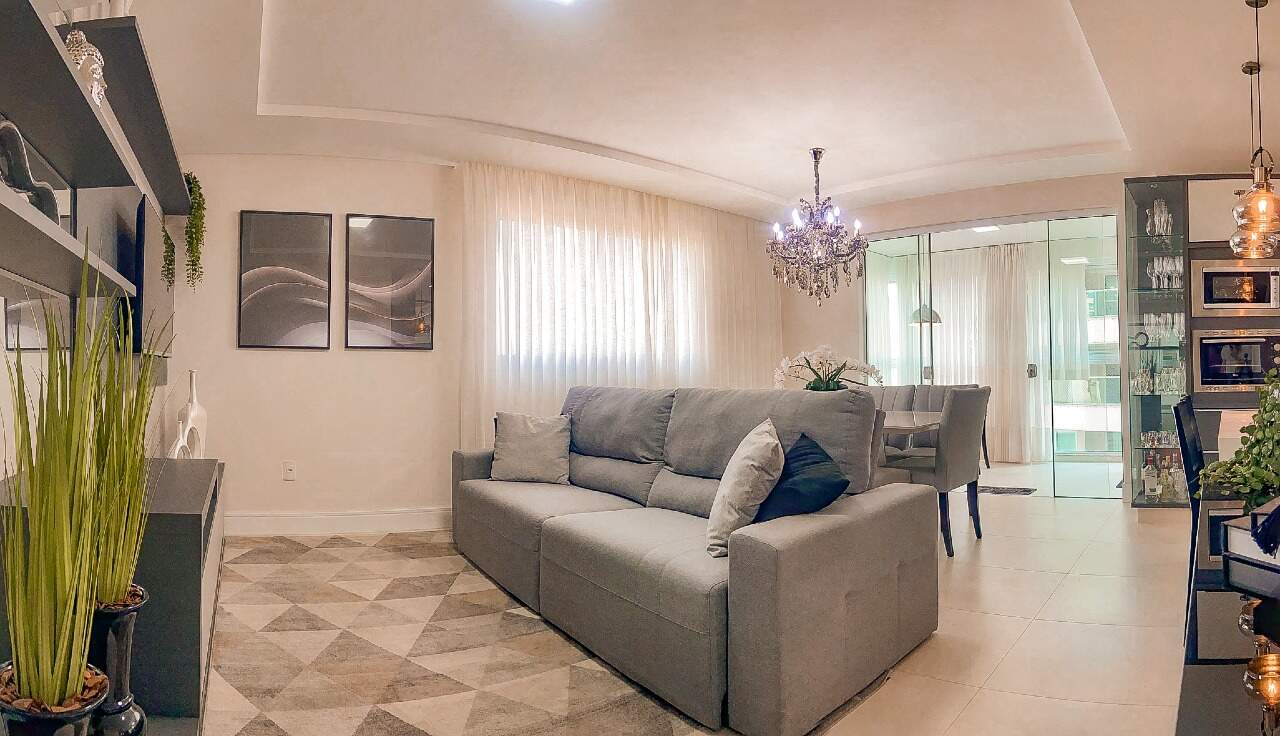 Apartamento à venda no Meia Praia: Sala de Estar