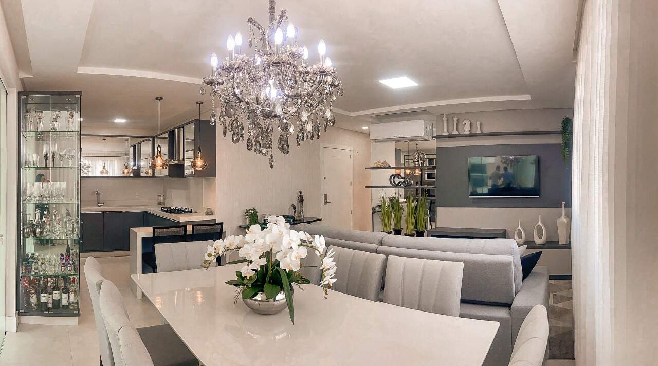 Apartamento à venda no Meia Praia: Sala de jantar 