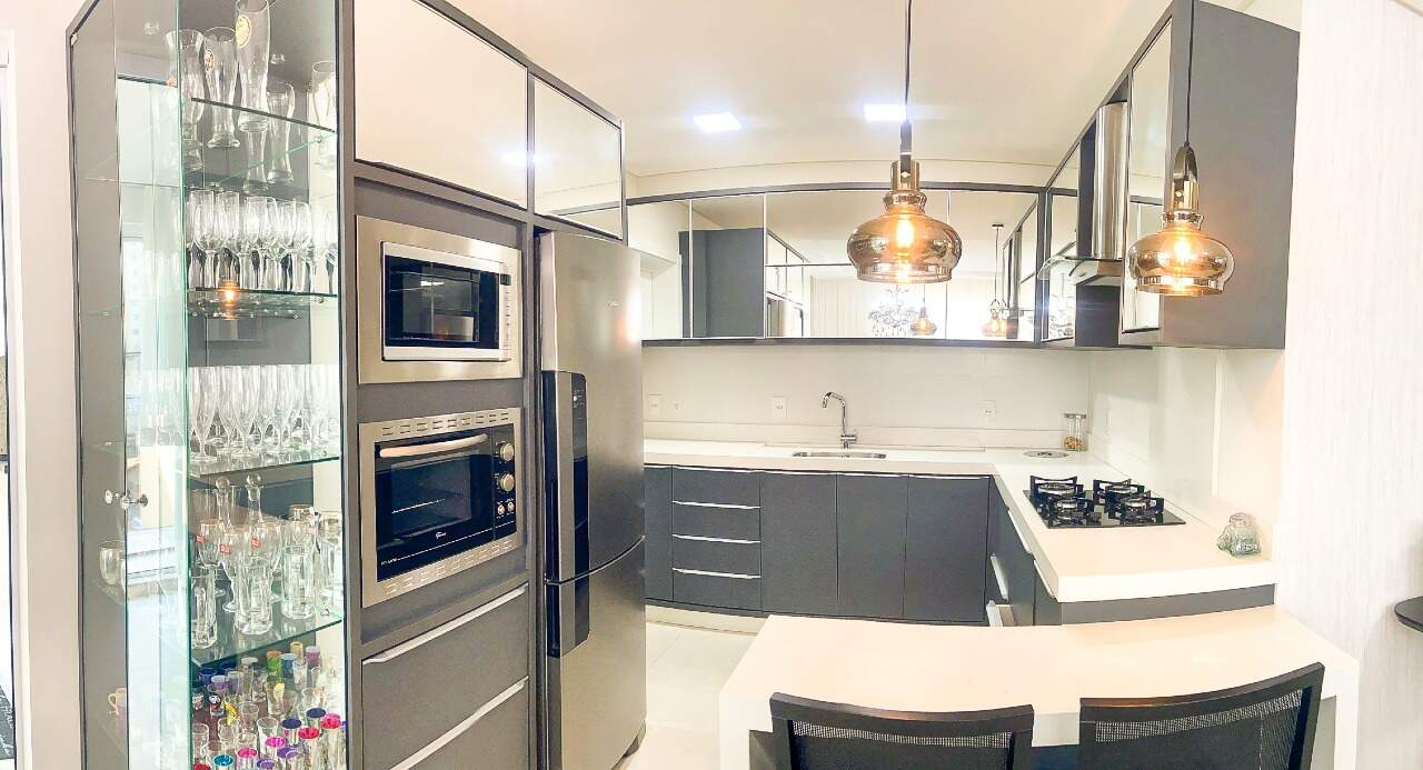 Apartamento à venda no Meia Praia: Cozinha