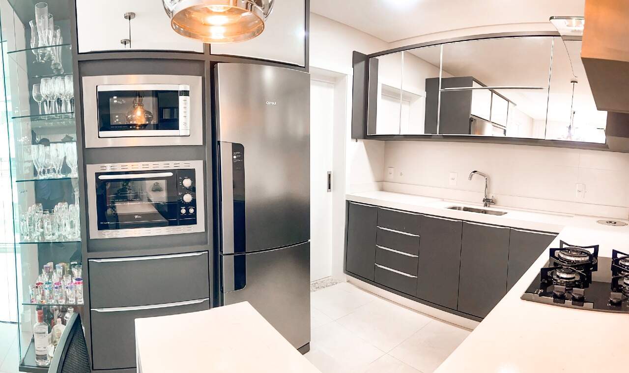 Apartamento à venda no Meia Praia: Cozinha 
