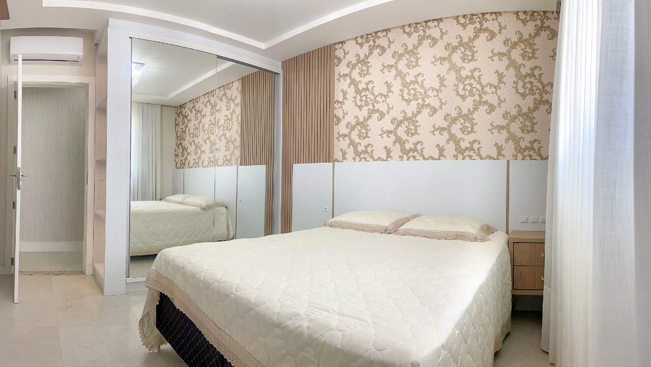 Apartamento à venda no Meia Praia: Suíte 01