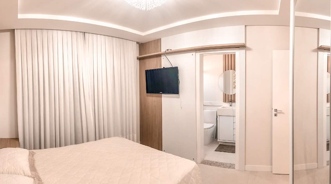 Apartamento à venda no Meia Praia: Suíte 01