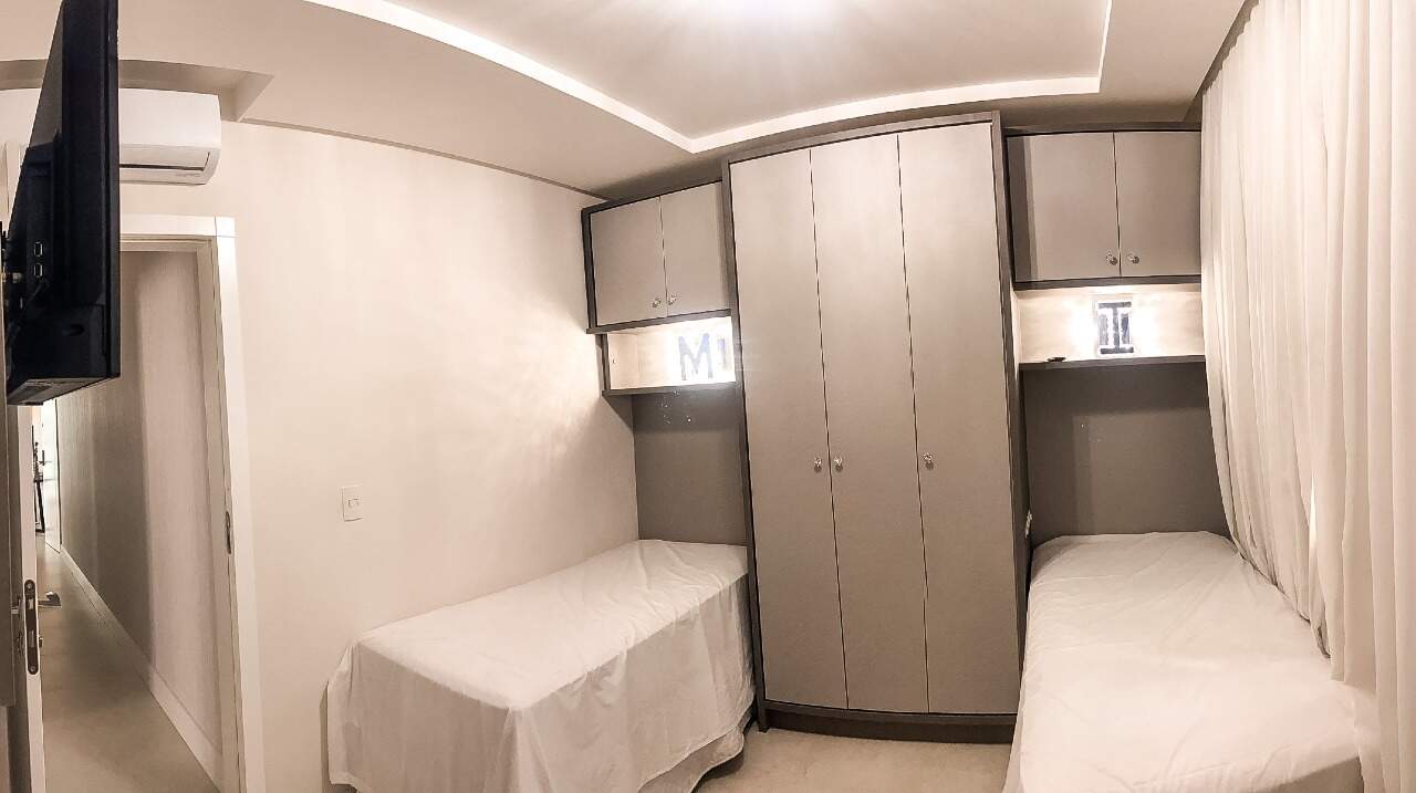 Apartamento à venda no Meia Praia: Suíte 03