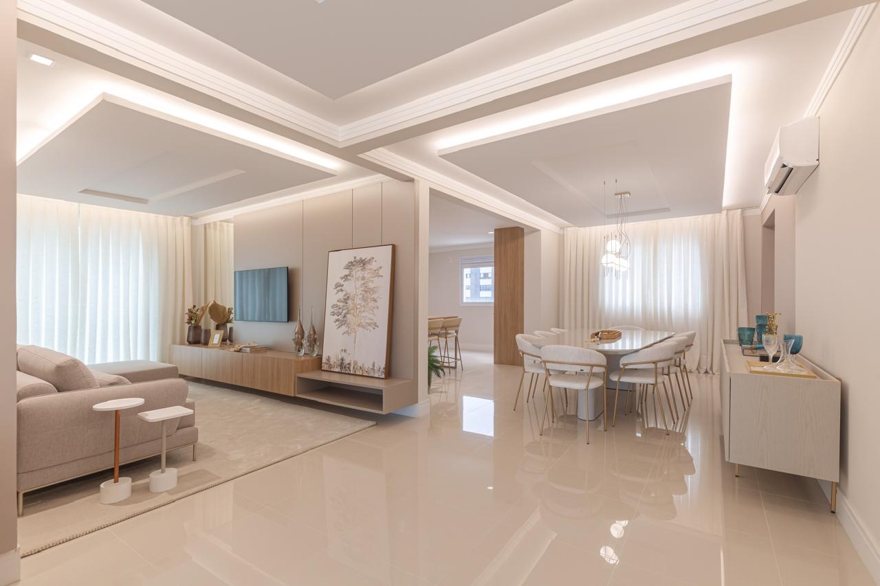 Cobertura à venda no Meia Praia: 