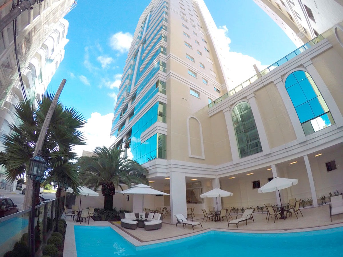 Cobertura à venda no Meia Praia: 