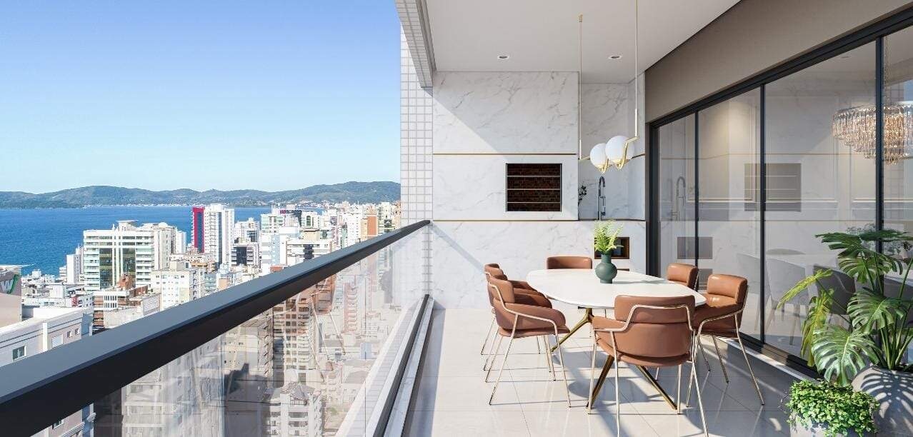 Apartamento à venda no Meia Praia: Sacada com churrasqueira