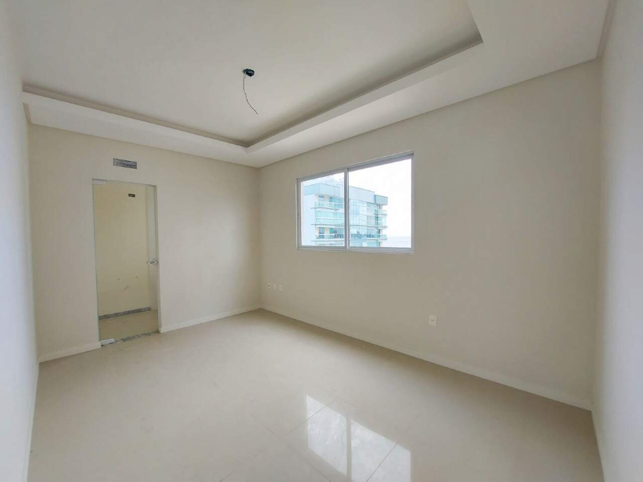 Apartamento à venda no Meia Praia: Suíte